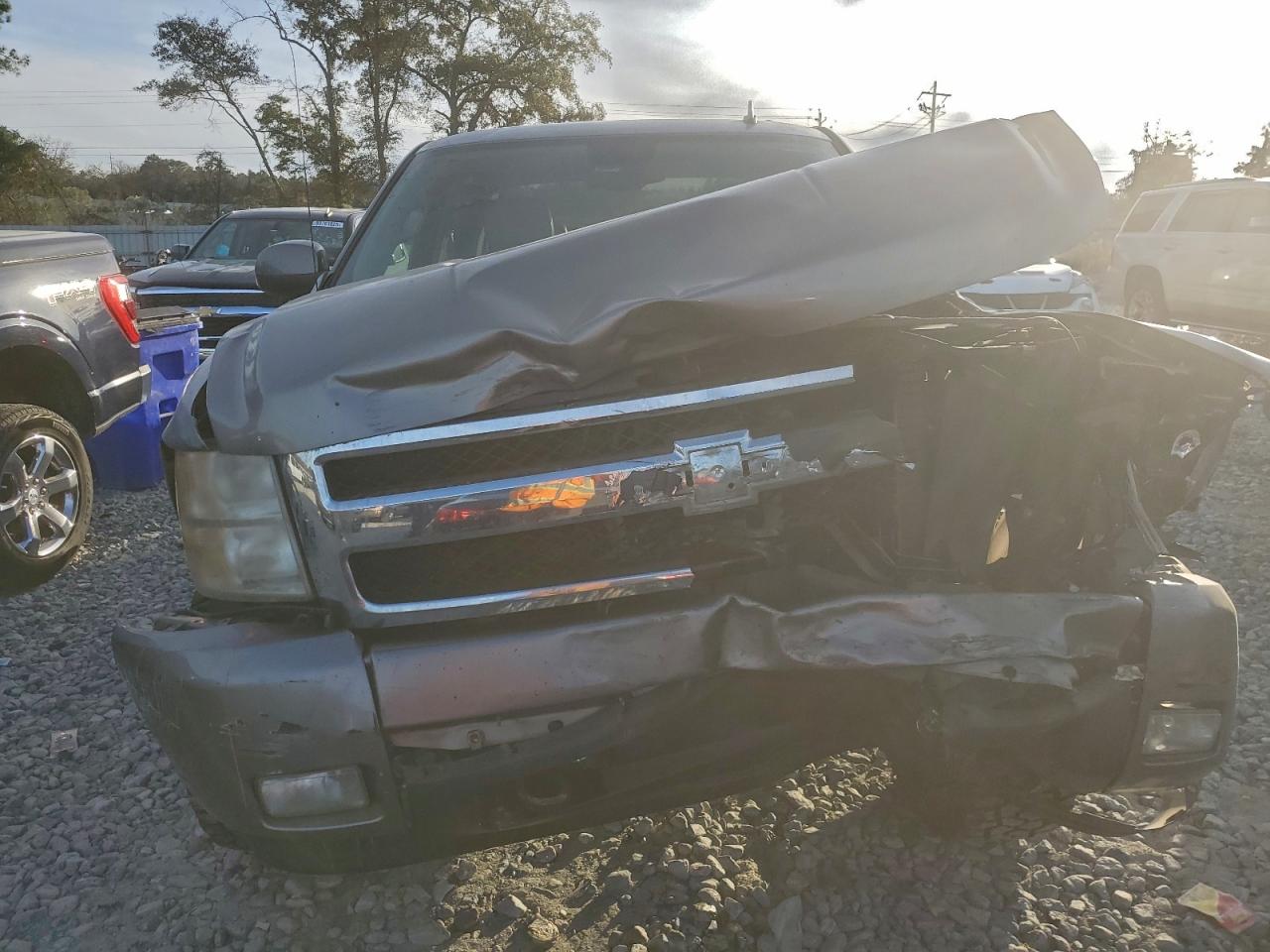 Chevrolet Silverado K1500 Crew Cab Image 5