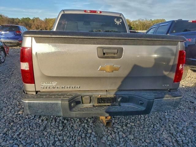 Chevrolet Silverado K1500 Crew Cab Image 2