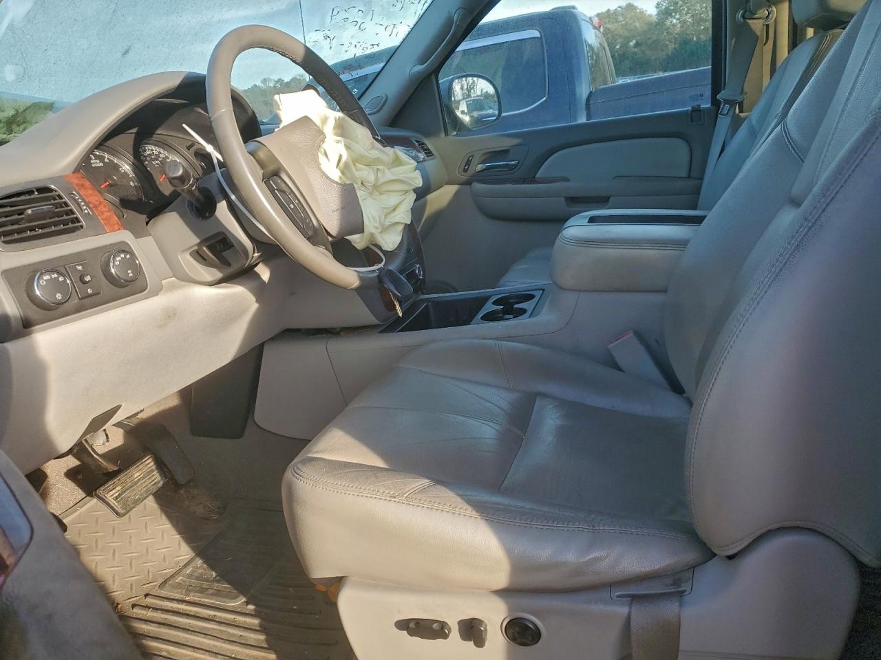 Chevrolet Silverado K1500 Crew Cab Image 12