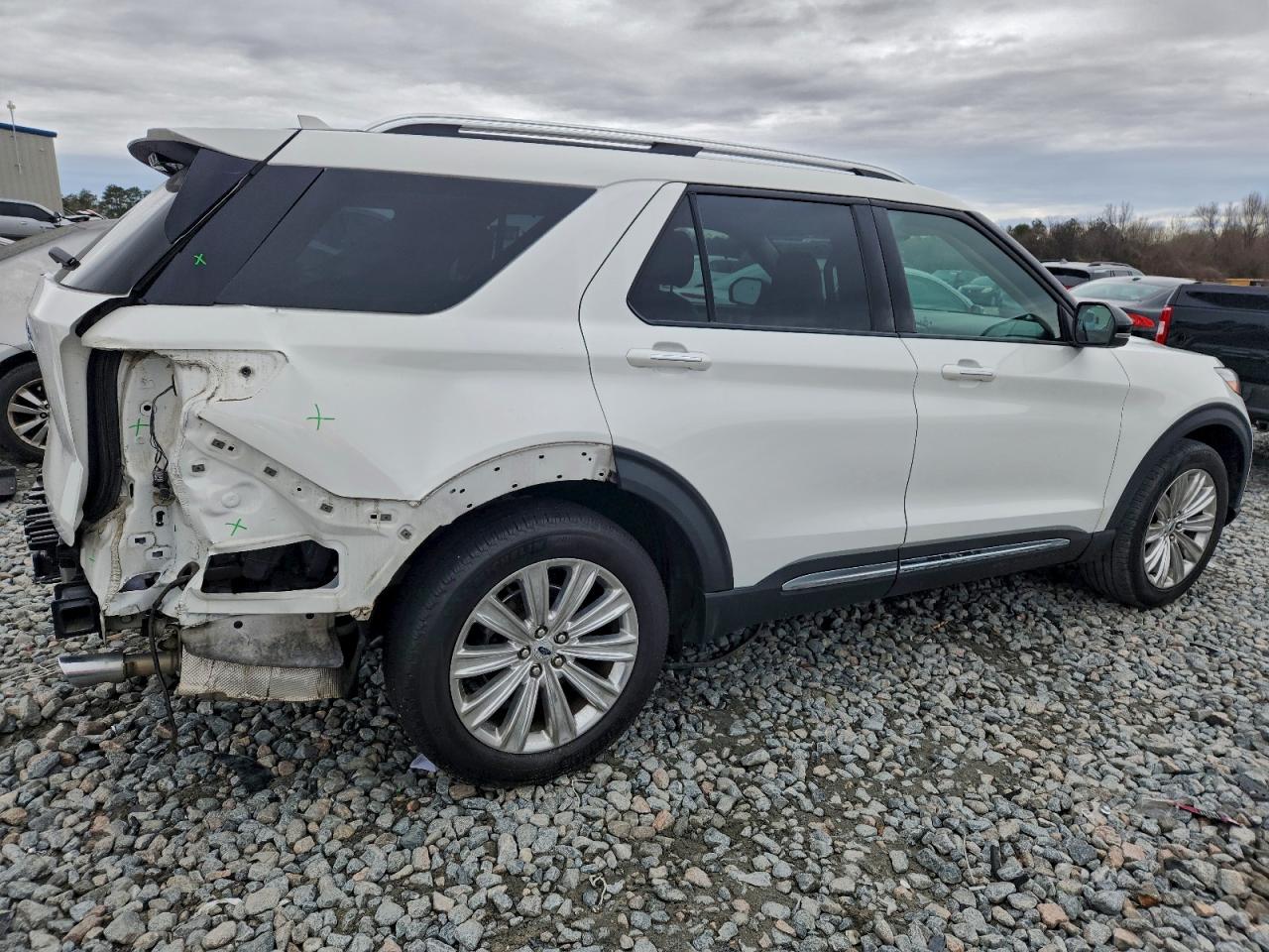 Ford Explorer Limited Image 3