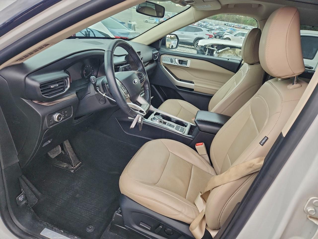 Ford Explorer Limited Image 14