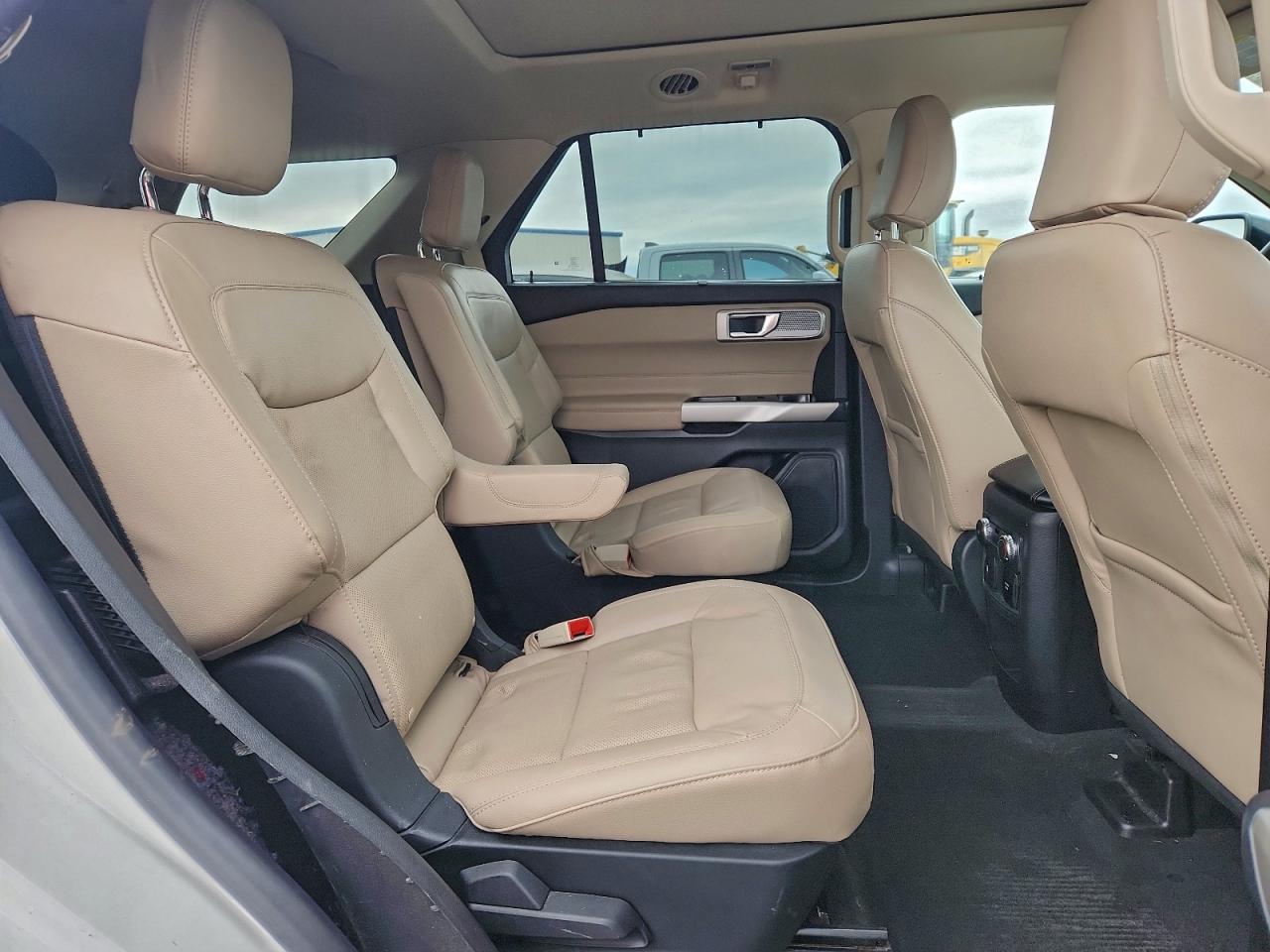 Ford Explorer Limited Image 12