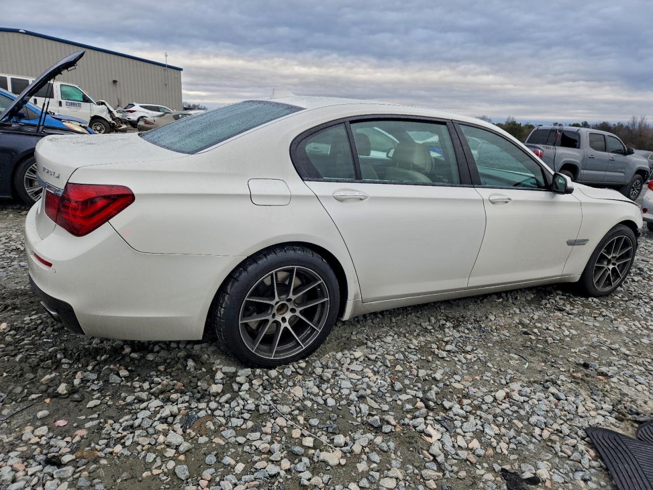 BMW 7 Series Li Image 13
