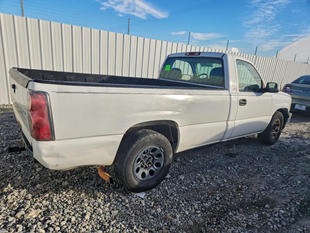 Chevrolet Silverado C1500 Image 3