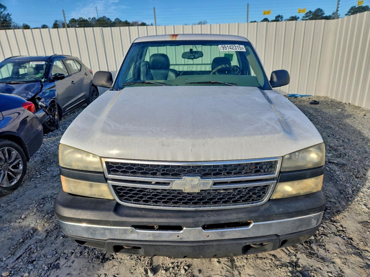 Chevrolet Silverado C1500 Image 11
