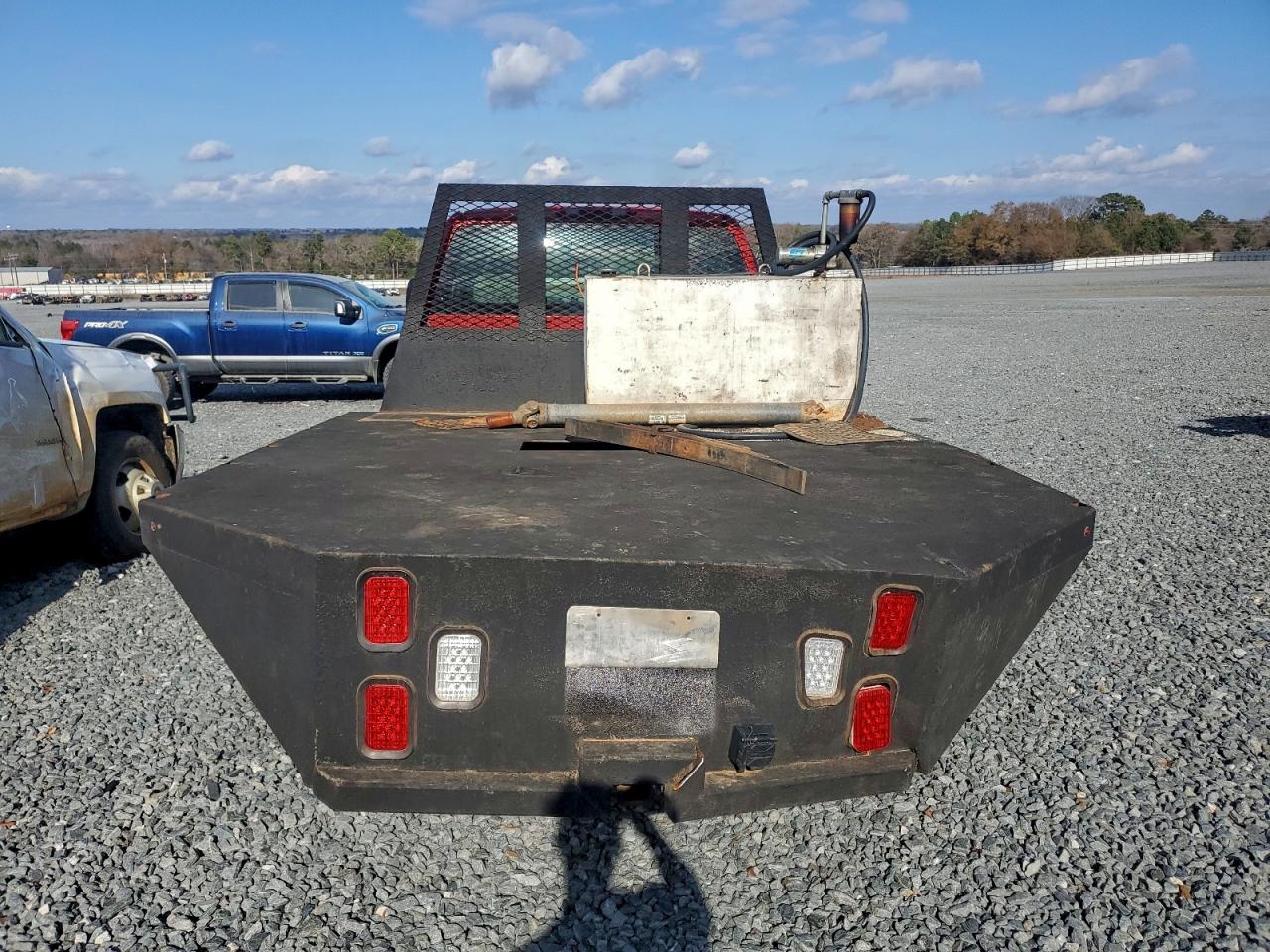 Chevrolet Silverado C3500 Image 10