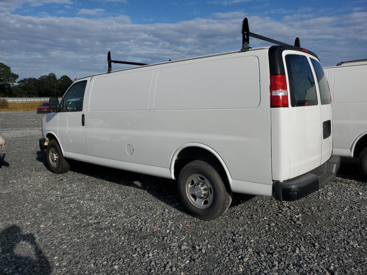 Chevrolet Express Image 5