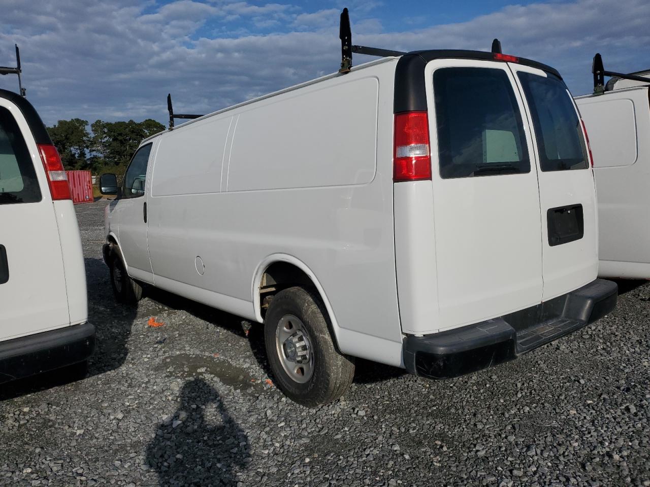 Chevrolet Express Image 2