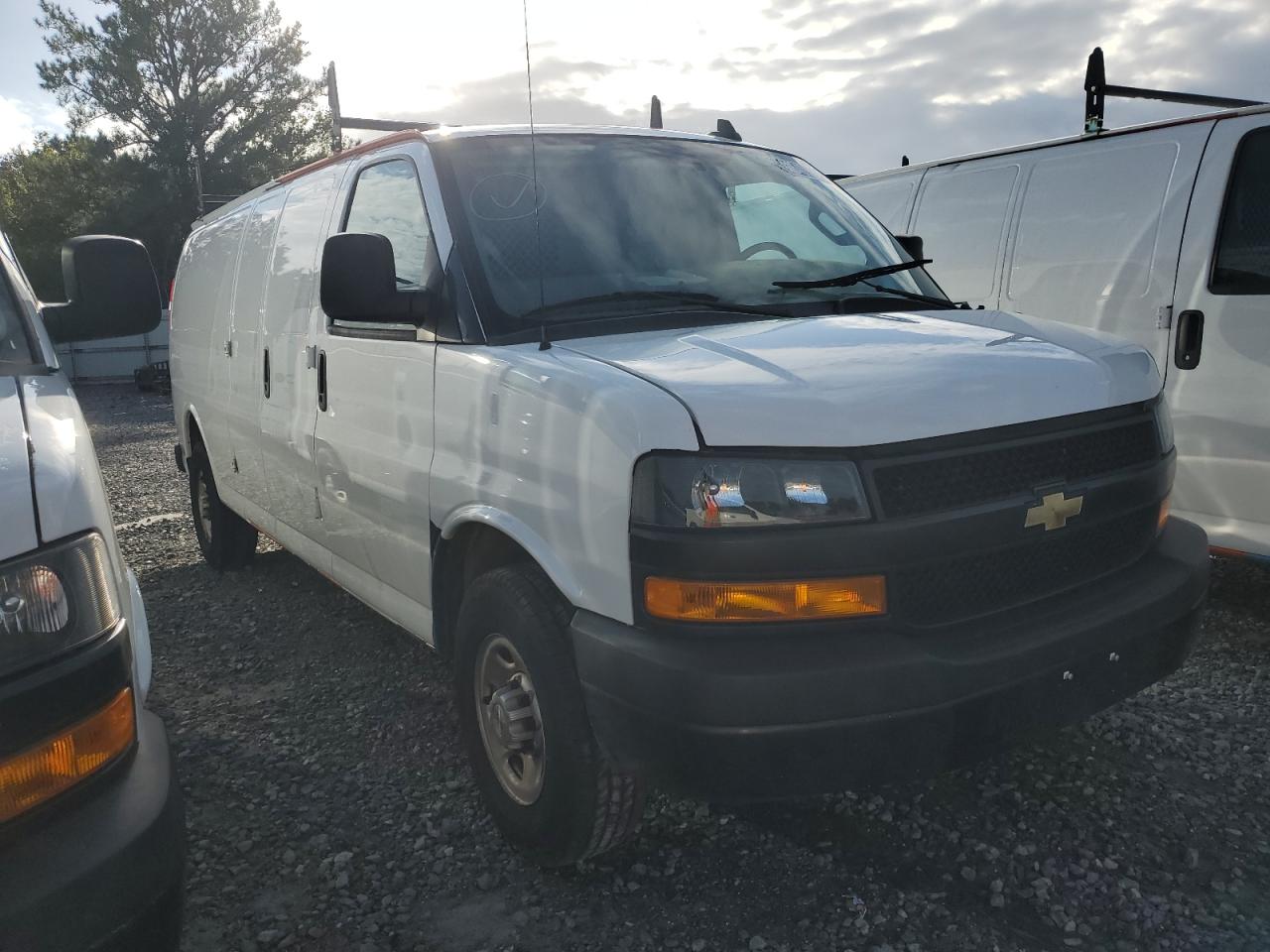 Chevrolet Express Image 3