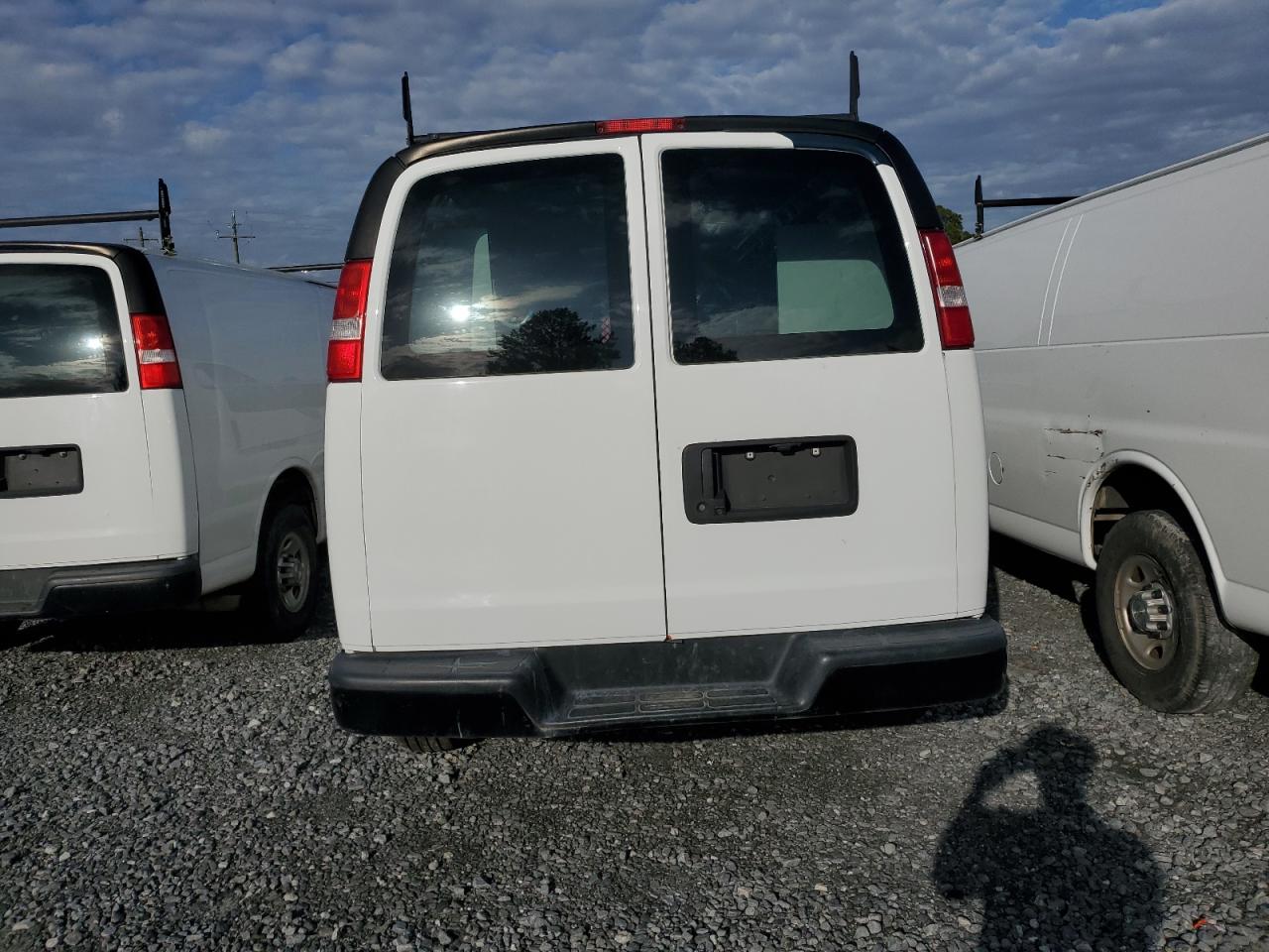 Chevrolet Express Image 4