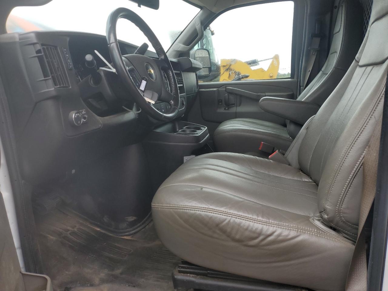 Chevrolet Express Image 7