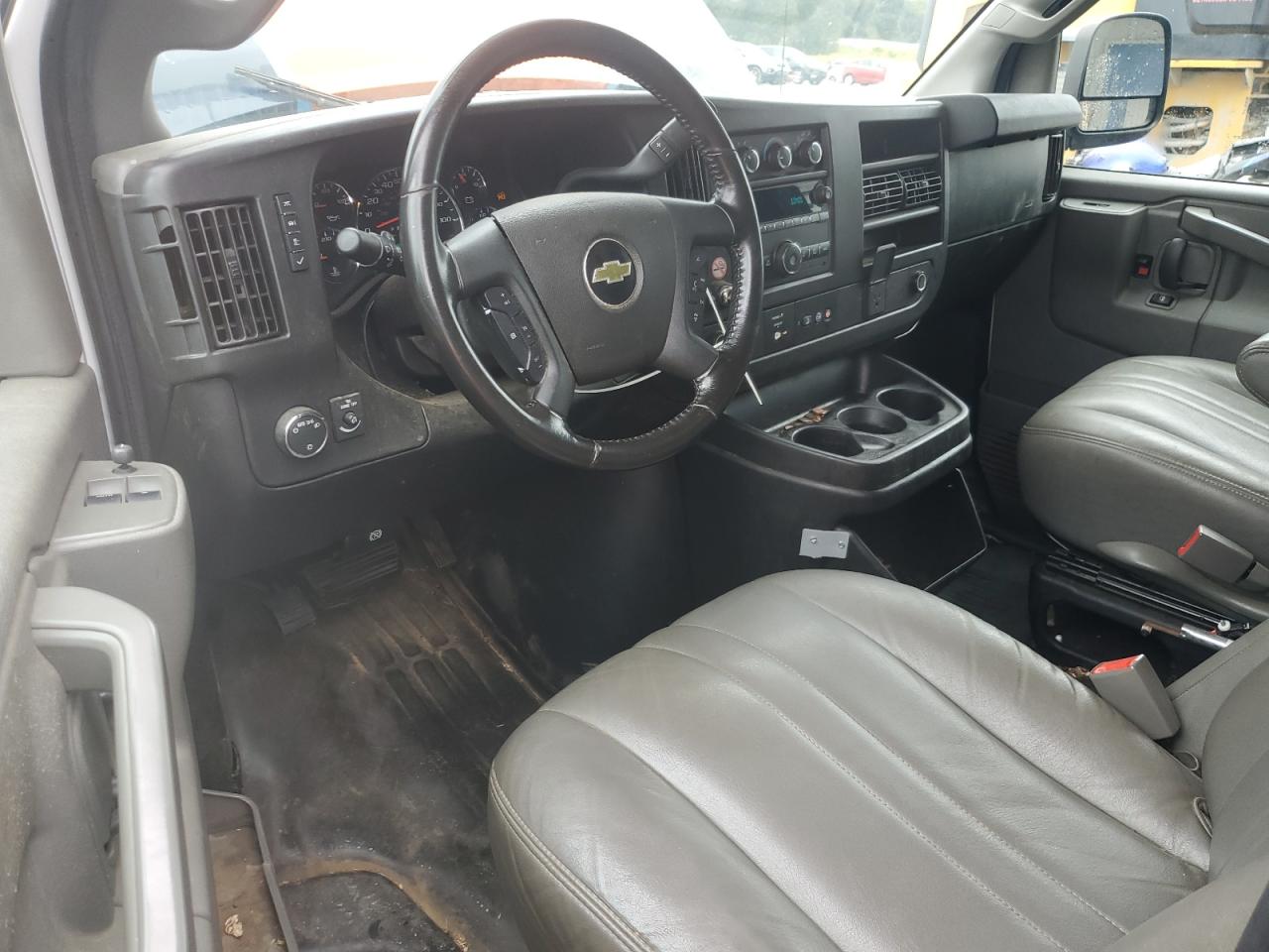 Chevrolet Express Image 8