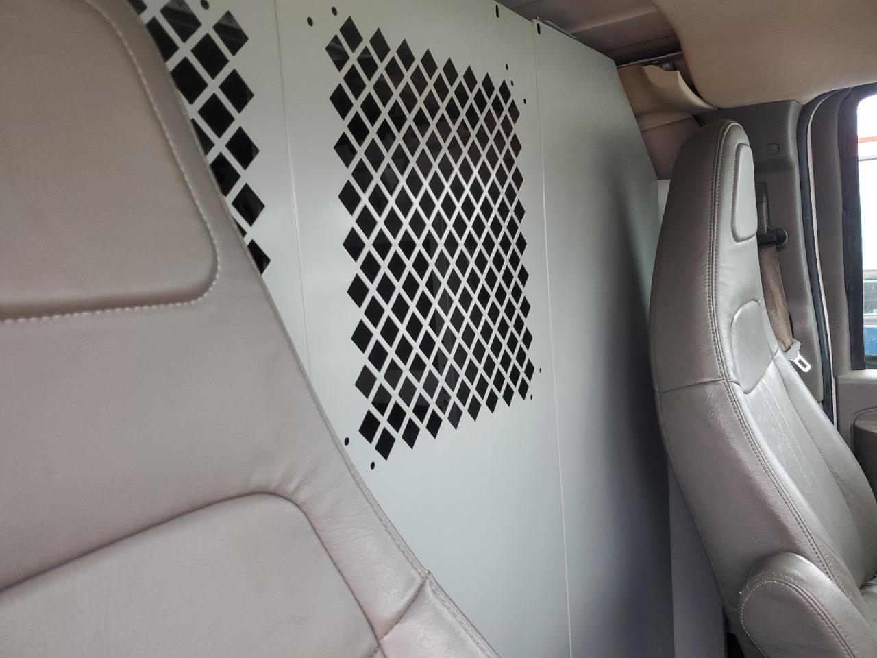 Chevrolet Express Image 13