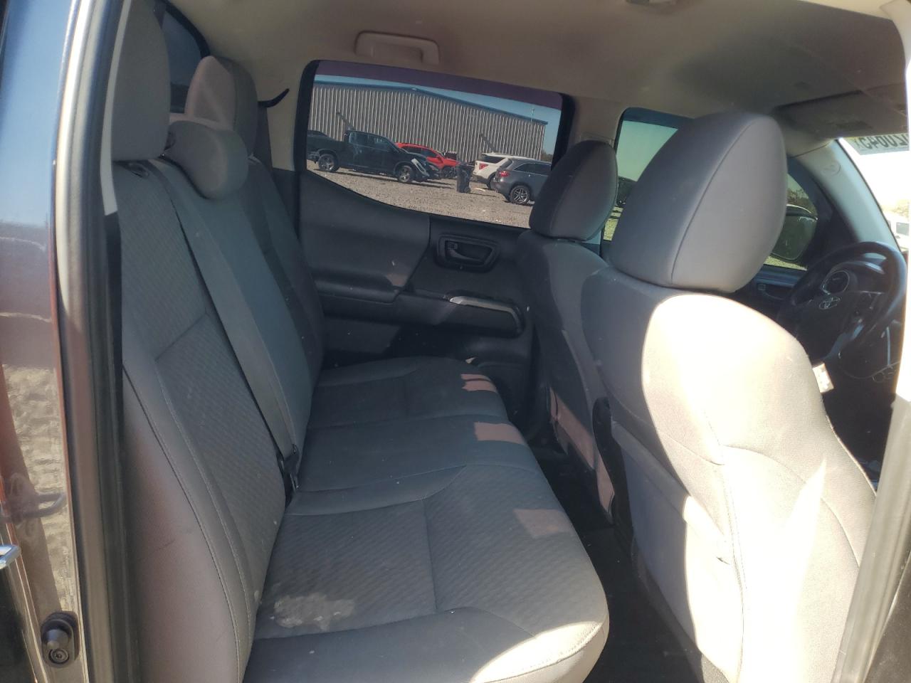 Toyota Tacoma Double Cab Image 9