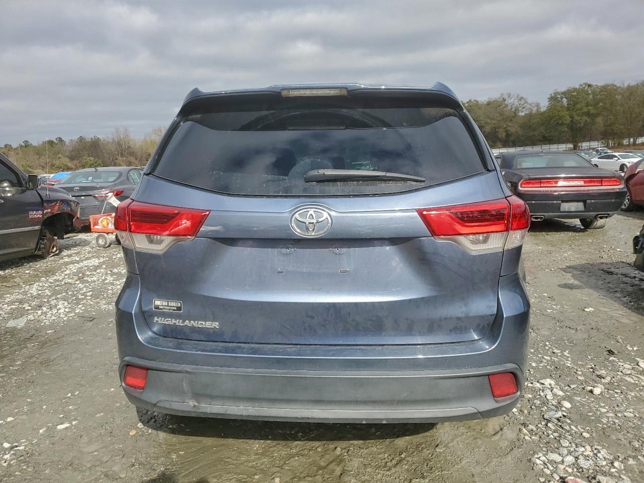 Toyota Highlander Le Image 3