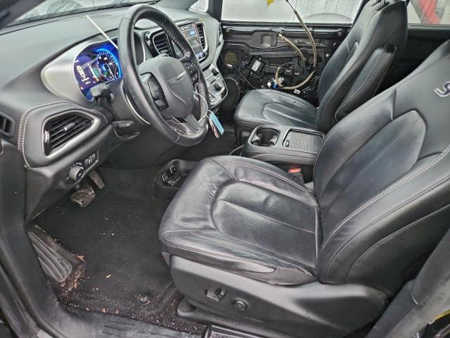 Chrysler Pacifica Touring L Image 2