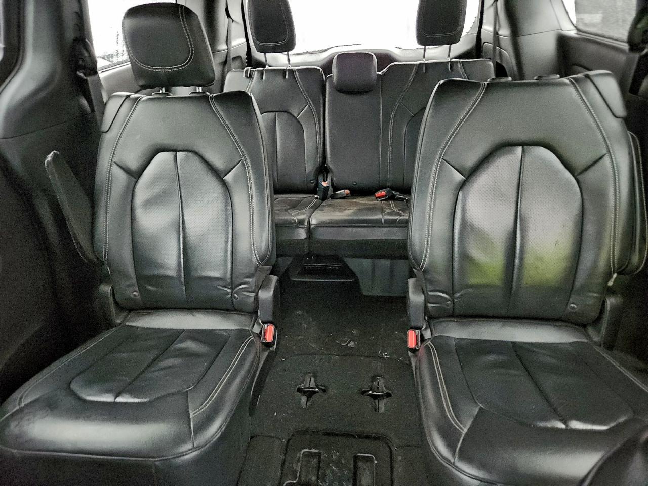 Chrysler Pacifica Touring L Image 11