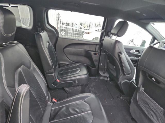 Chrysler Pacifica Touring L Image 10