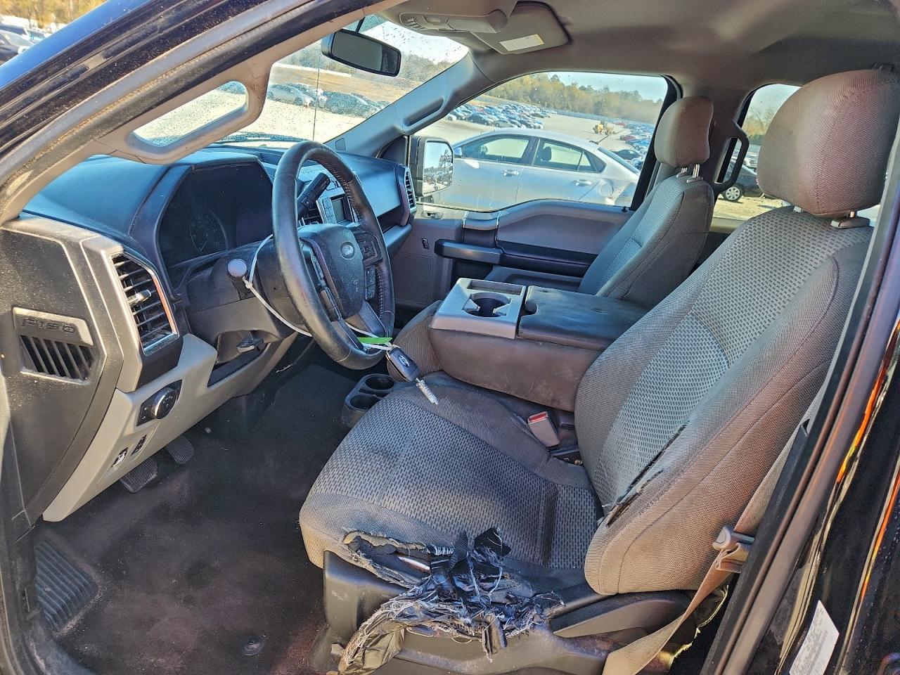 Ford F-150 Supercrew Image 8