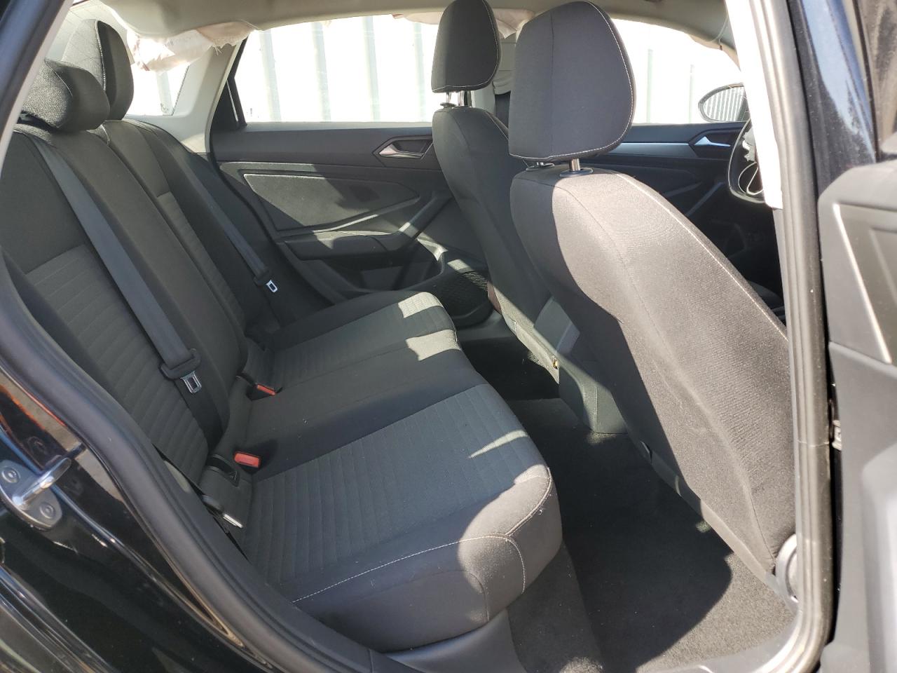 Volkswagen Jetta S Image 8