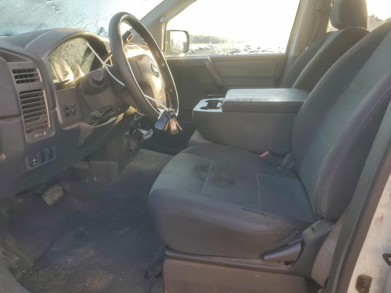 Nissan Titan Xe Image 7