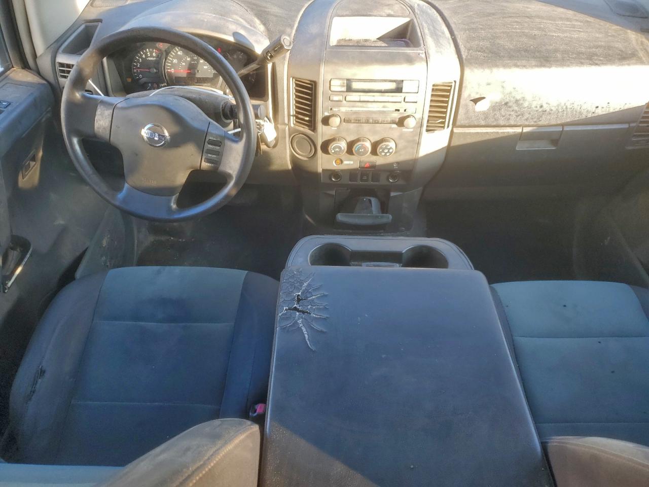 Nissan Titan Xe Image 9