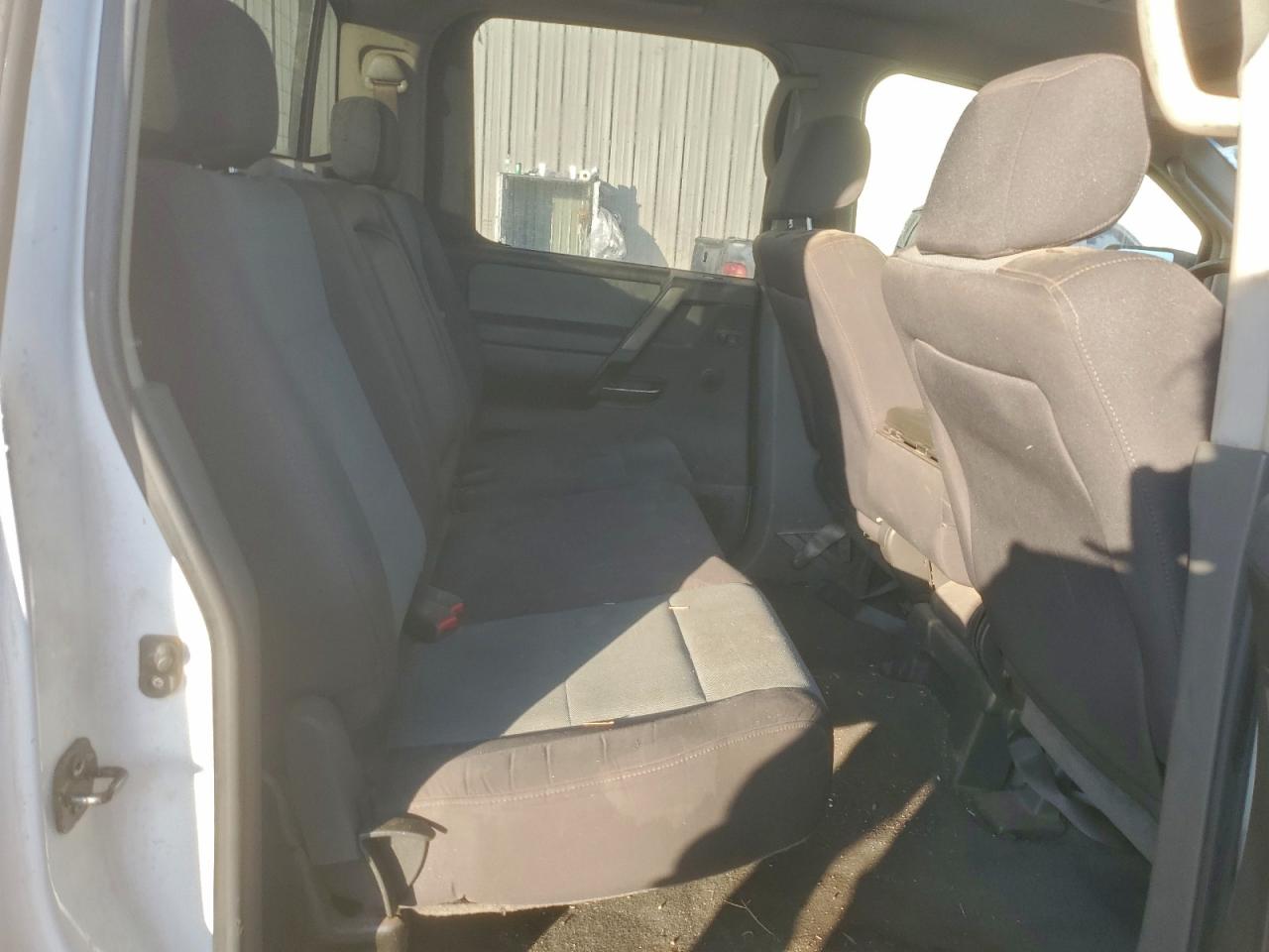 Nissan Titan Xe Image 11