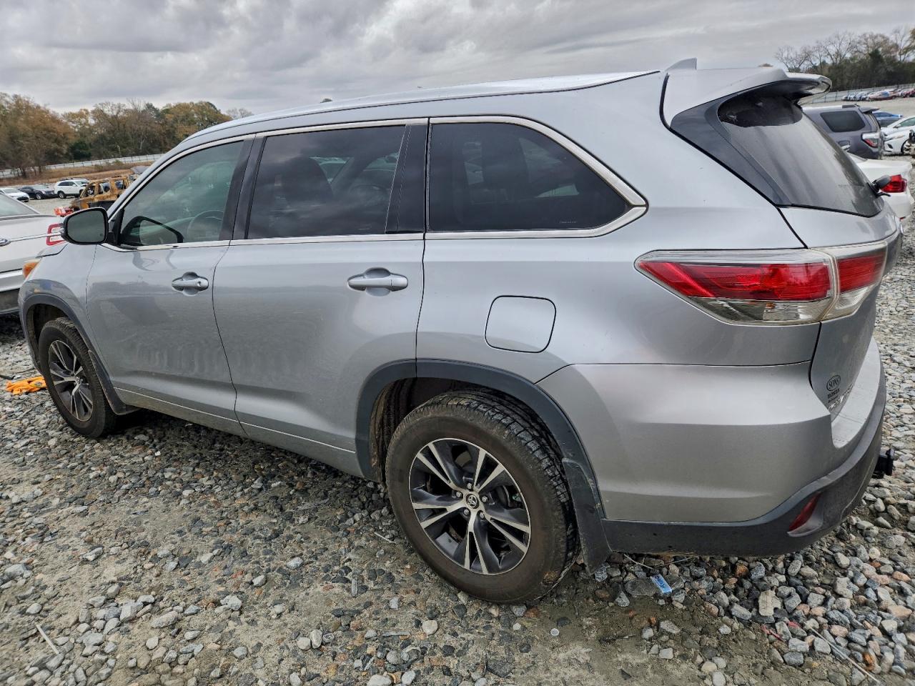 Toyota Highlander Xle Image 2