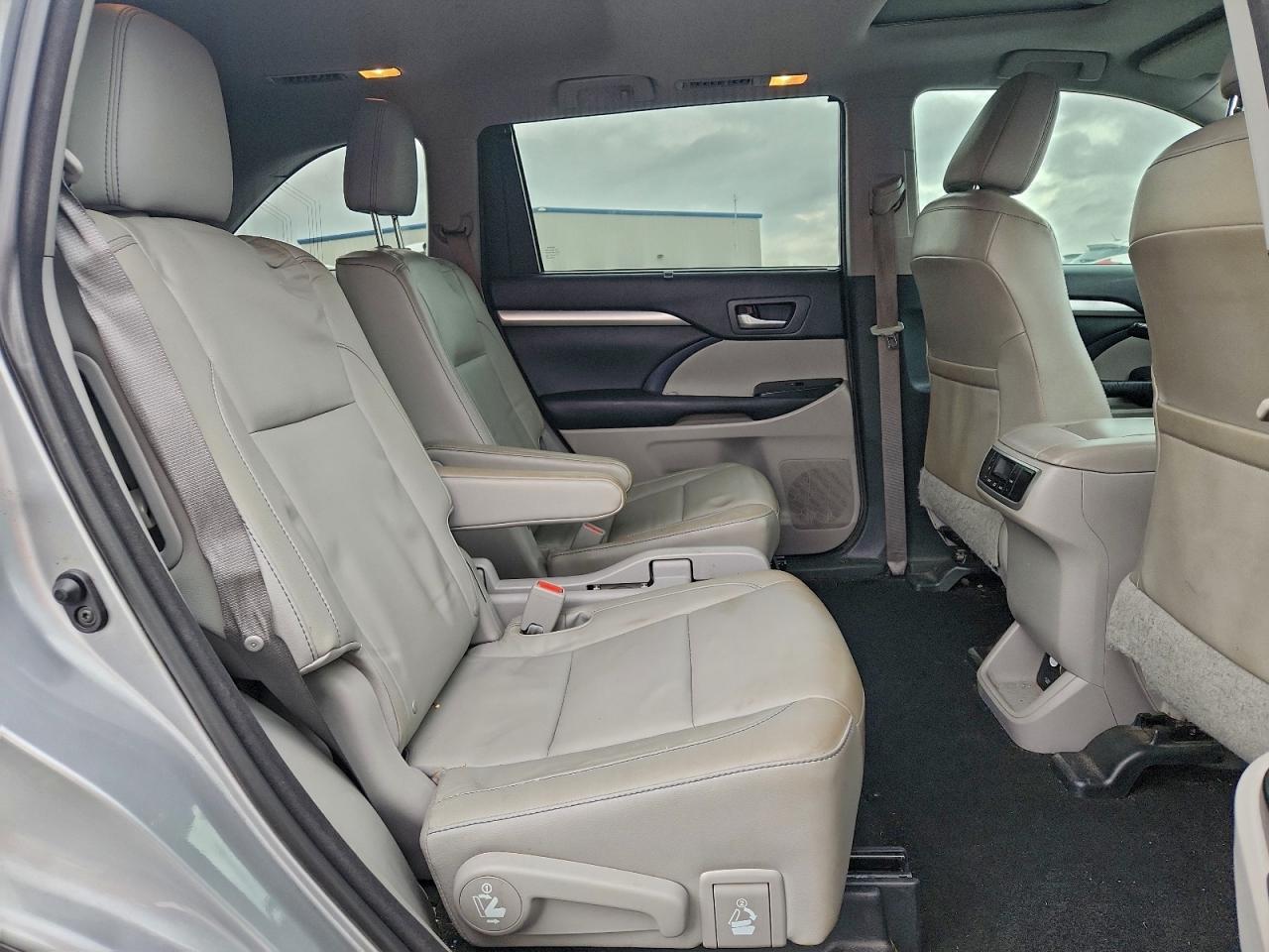 Toyota Highlander Xle Image 4