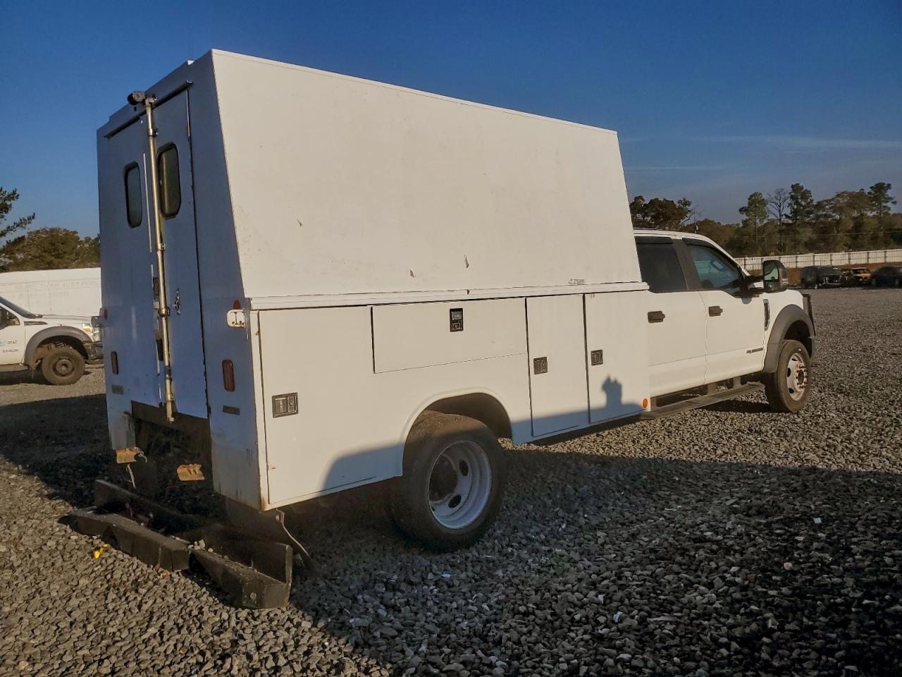 Ford F-550 Super Duty Image 12