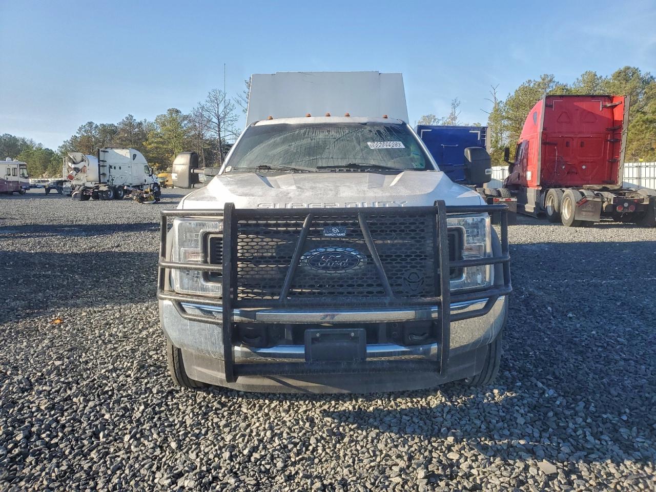 Ford F-550 Super Duty Image 10