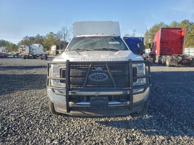 Ford F-550 Super Duty Image 10