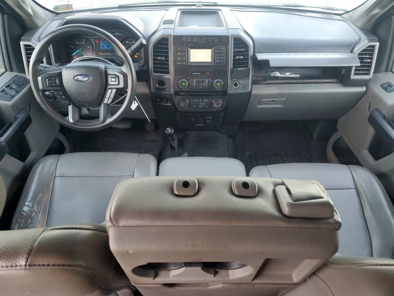 Ford F-550 Super Duty Image 5