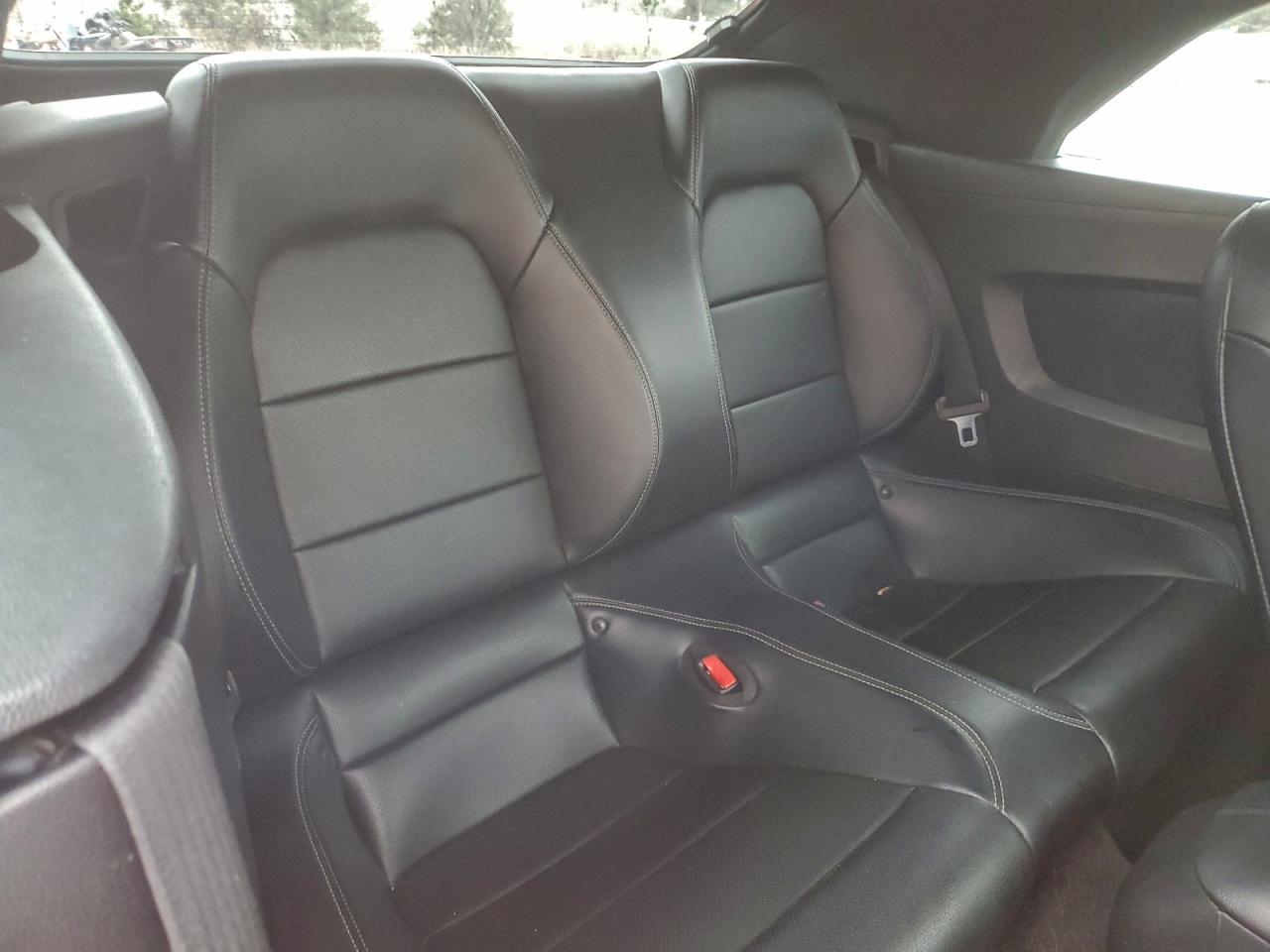 Ford Mustang Image 9