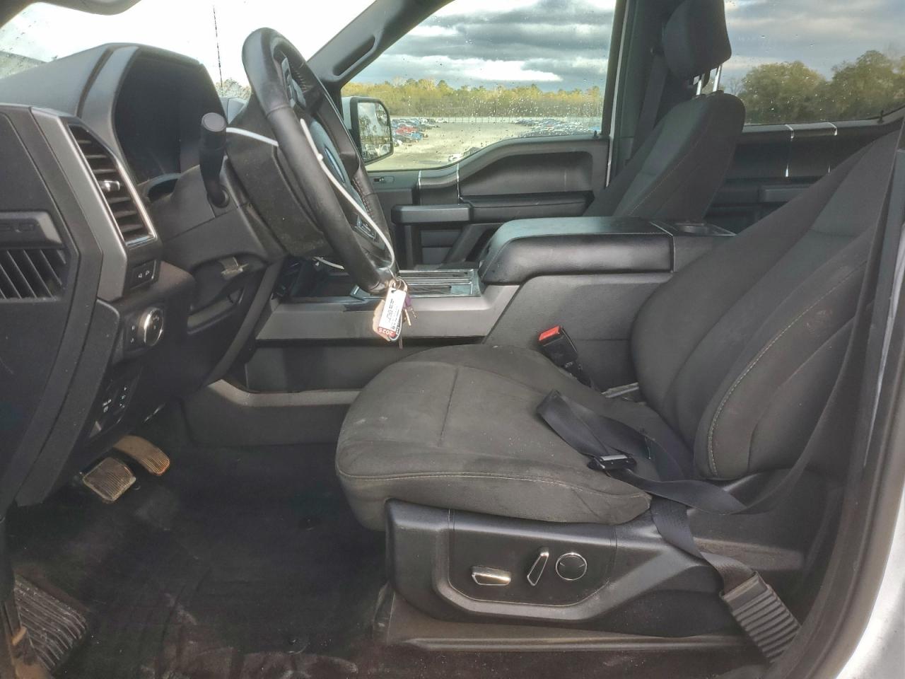 Ford F-150 Supercrew Image 11