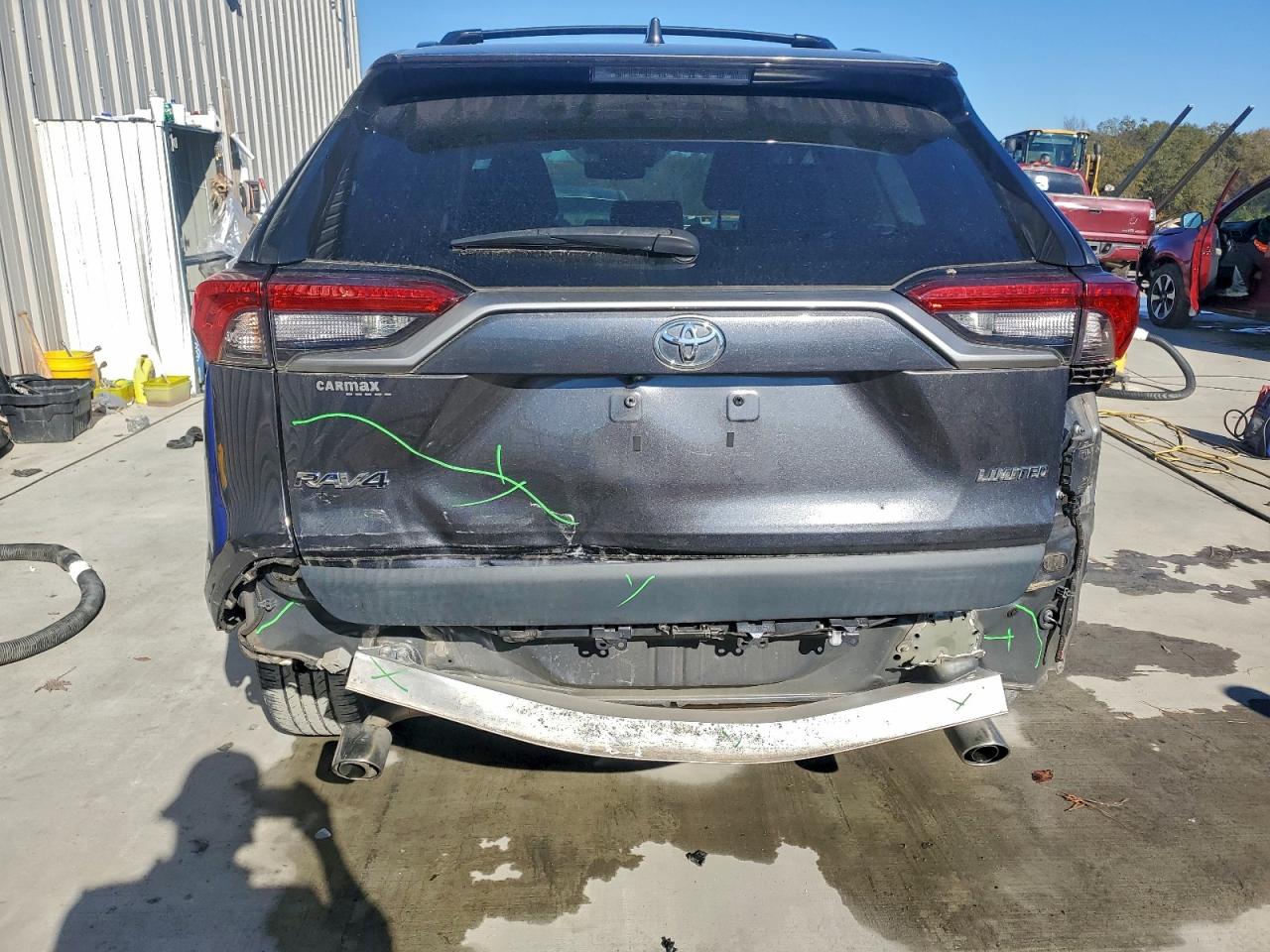 Toyota RAV4 Limited Image 7