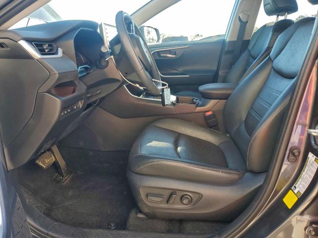 Toyota RAV4 Limited Image 10