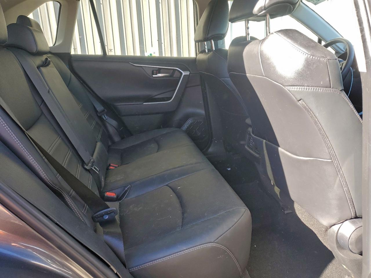 Toyota RAV4 Limited Image 14