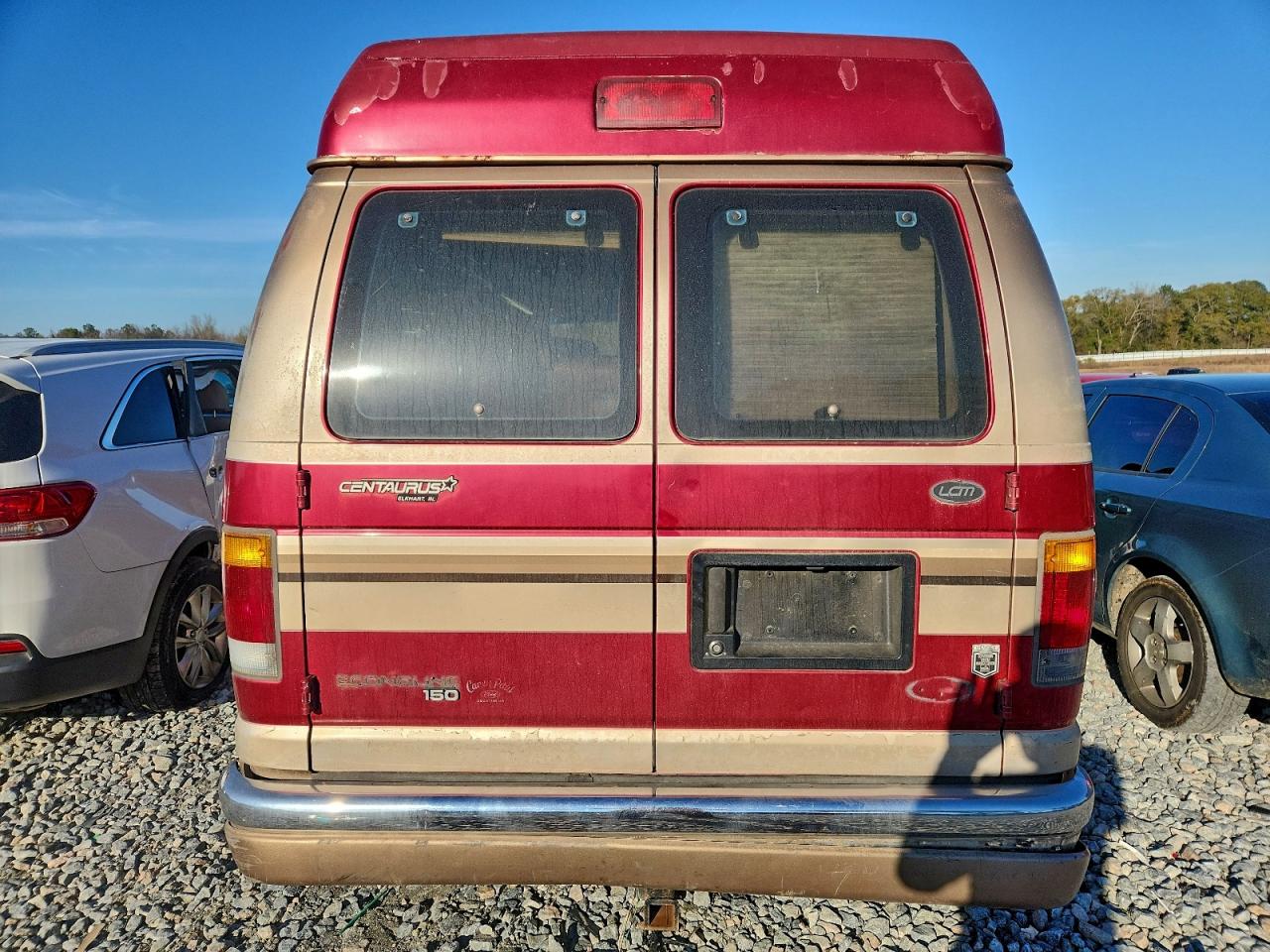 Ford Econoline E150 Van Image 3
