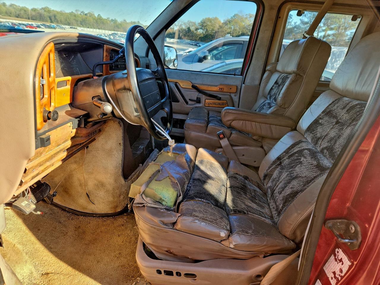 Ford Econoline E150 Van Image 7