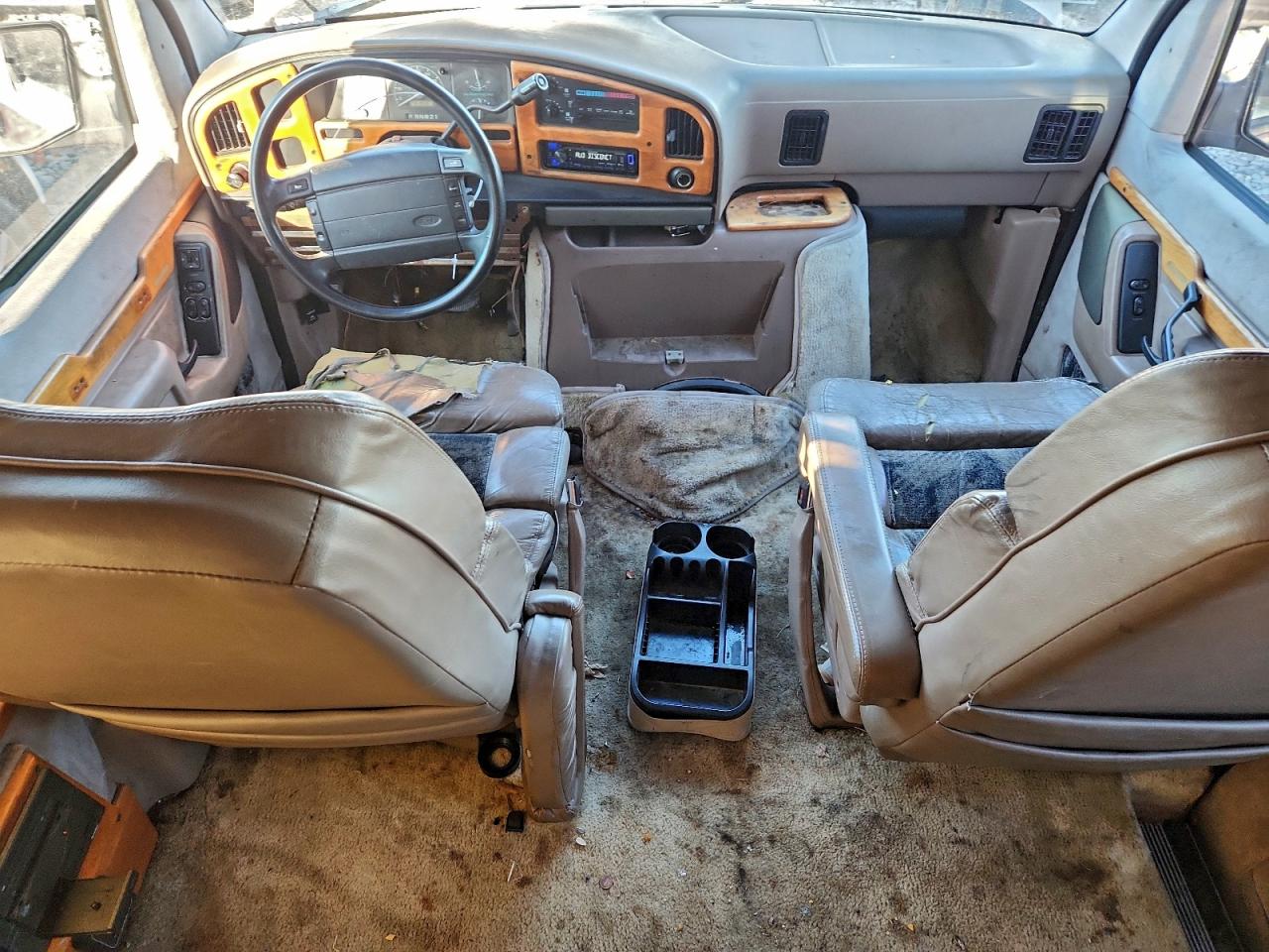 Ford Econoline E150 Van Image 10