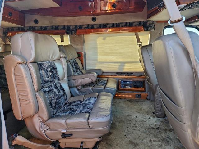 Ford Econoline E150 Van Image 2