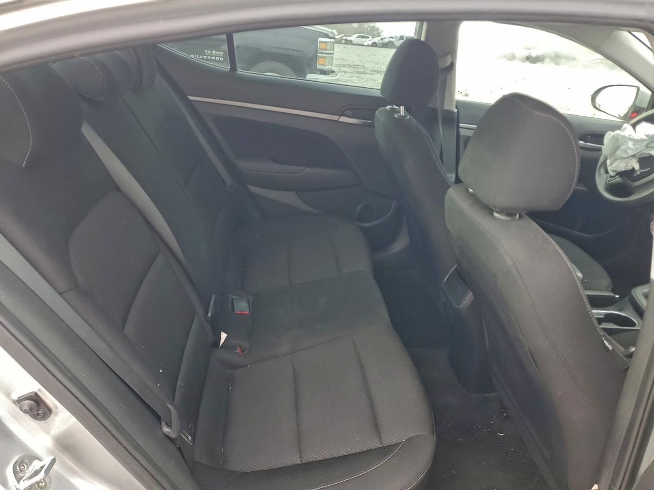 Hyundai ELANTRA Sel Image 12