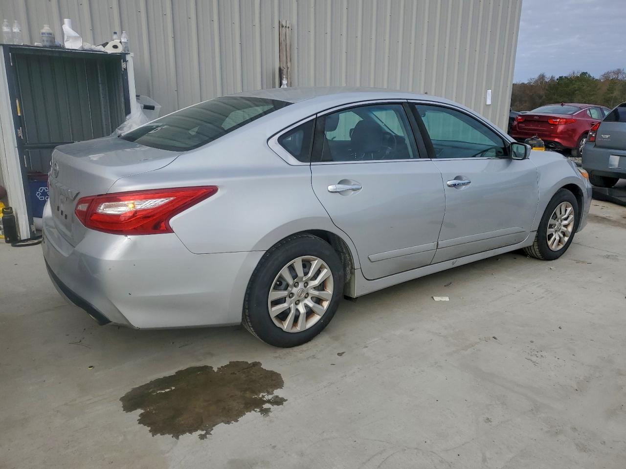 Nissan Altima 2.5 Image 3