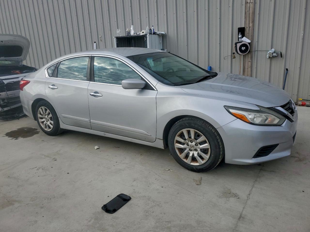 Nissan Altima 2.5 Image 2