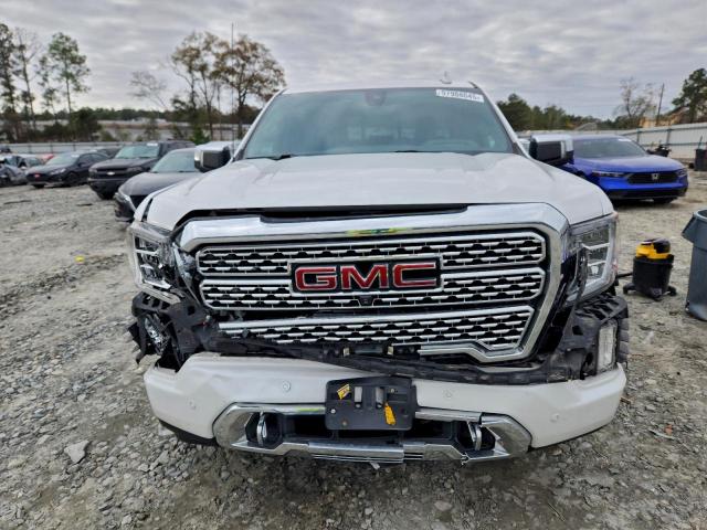 GMC Sierra K1500 Denali Image 11