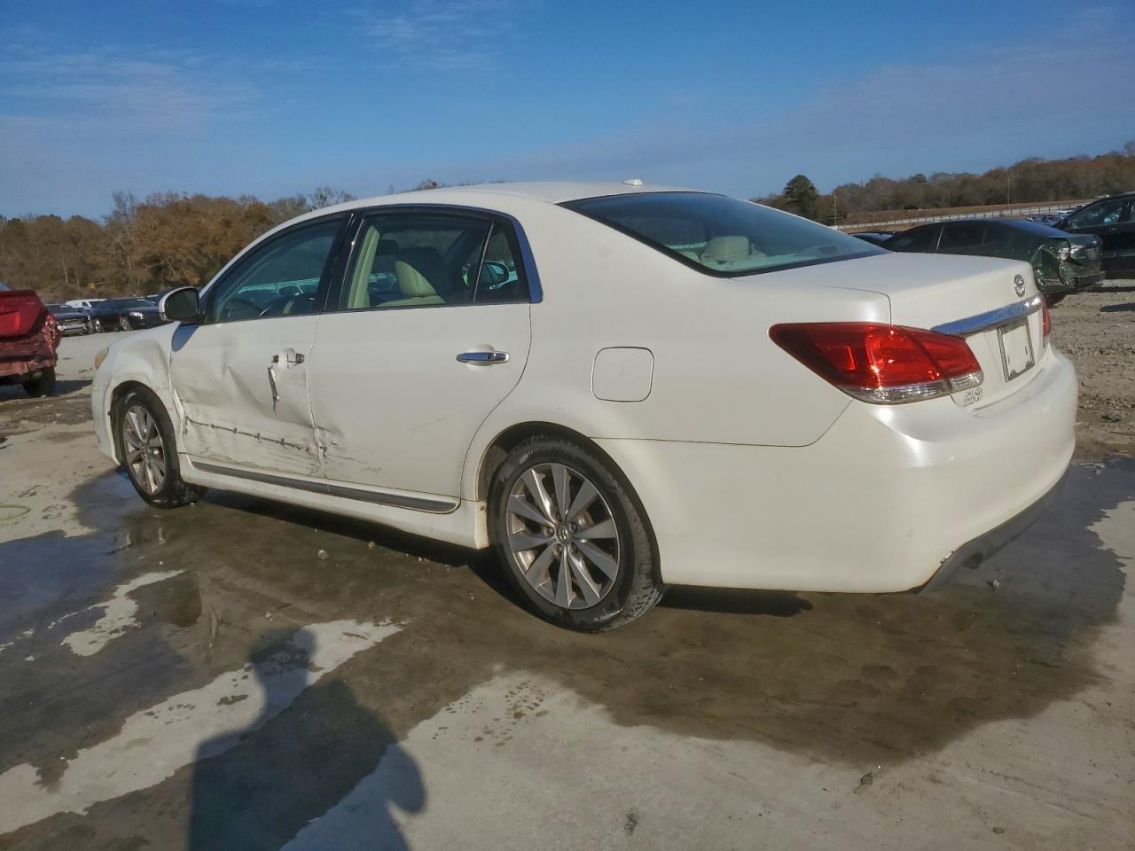 Toyota Avalon Base Image 4