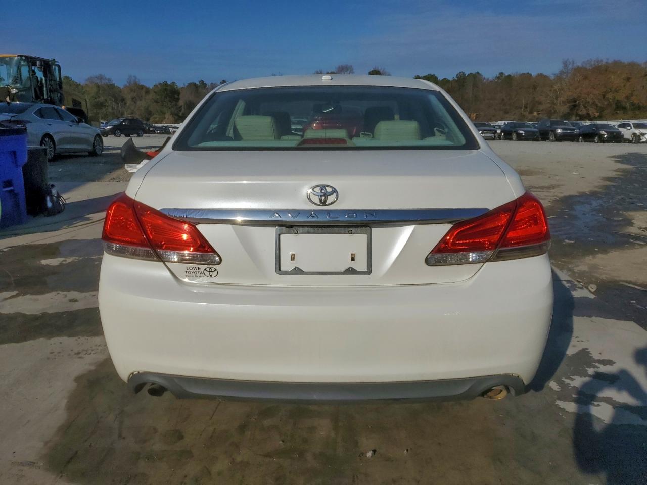 Toyota Avalon Base Image 8