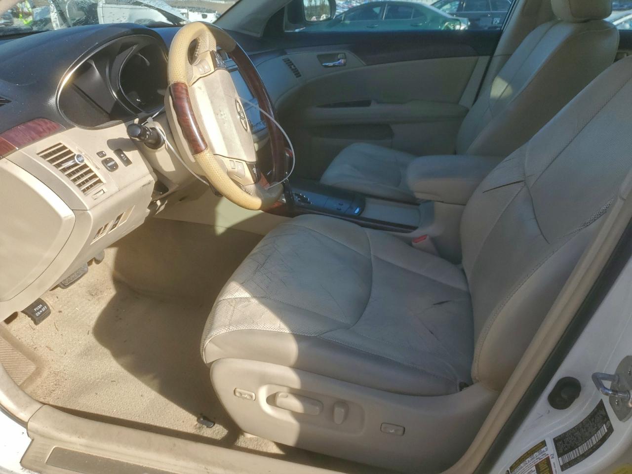 Toyota Avalon Base Image 12
