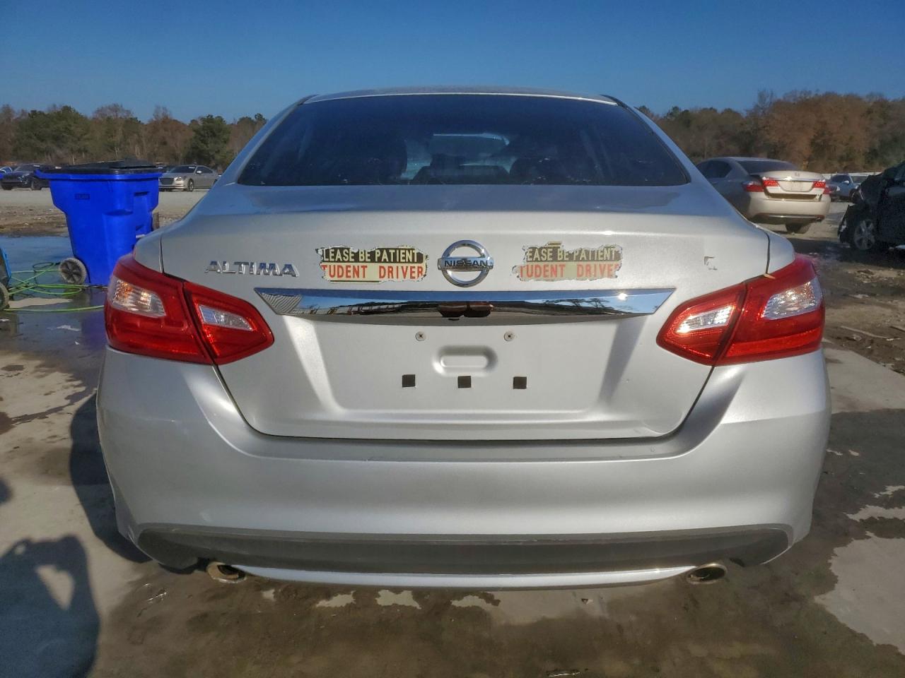 Nissan Altima 2.5 Image 3